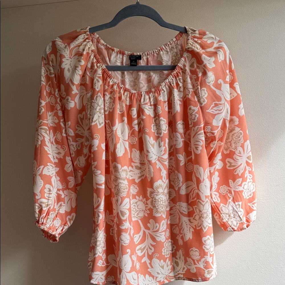 Ann Taylor Factory Women Peach and White Floral Blouse, size MP, used like new
